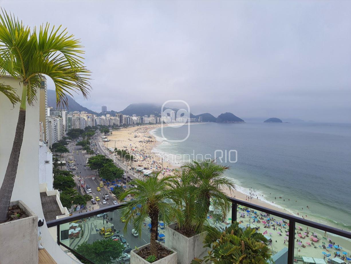 Vista de cobertura a venda na orla de copacabana